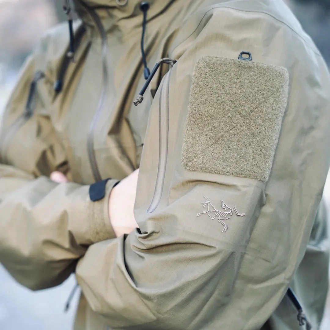 K 23 ARC'TERYX leaf alpha GEN 2 。 Same Style ！！